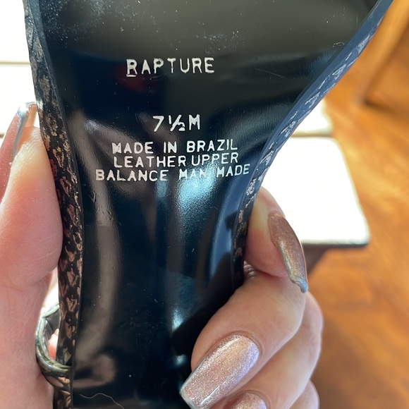 SOLD
CARLOS by Carlos Santana size 7 1/2 sandals. Pristine, silver and jeweled. - Picture 5 of 5